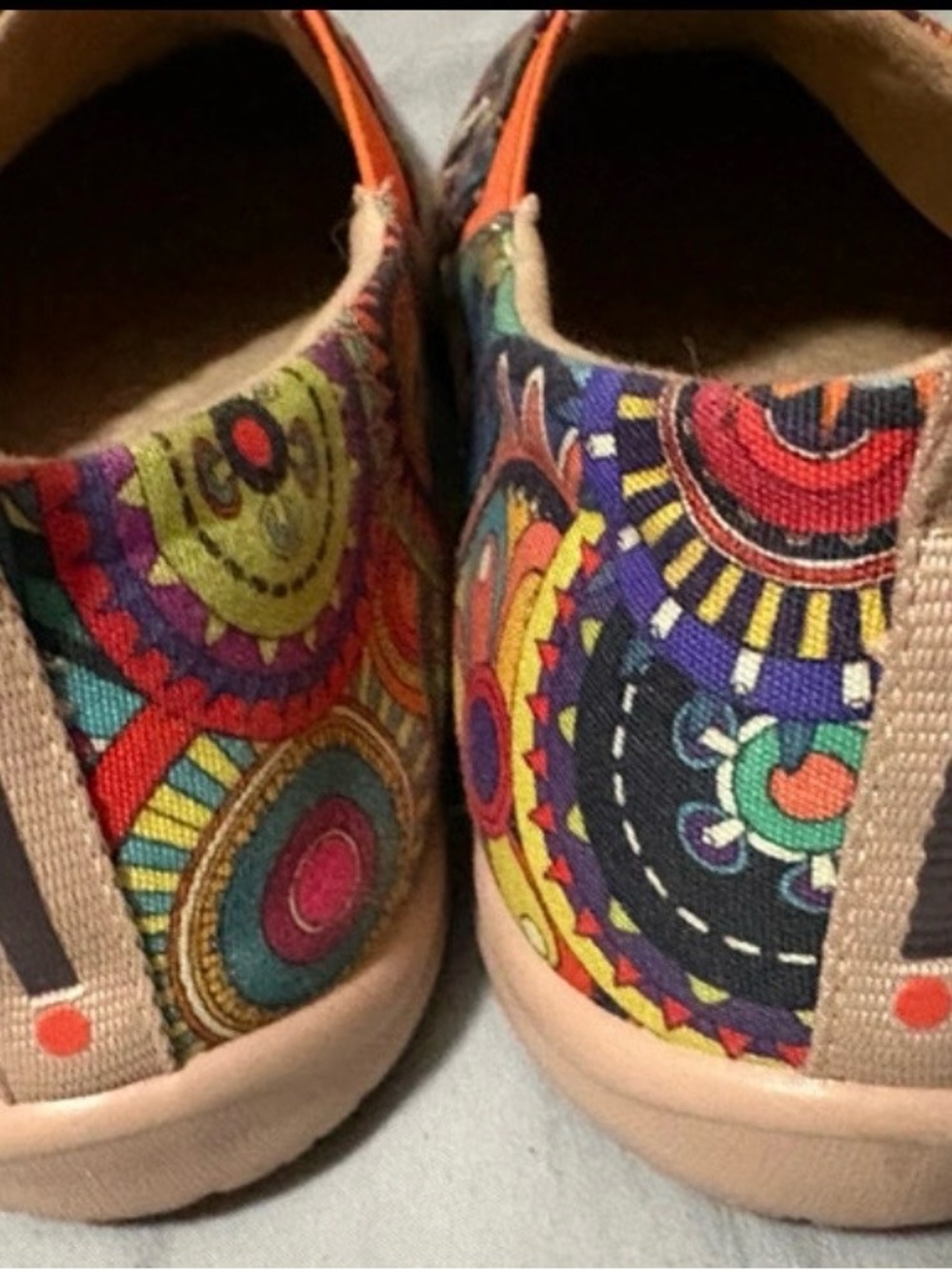 UIN Multicolor Floral Mandala Slip-On Clogs in Blue, Yellow & Red - Picture 4 of 8